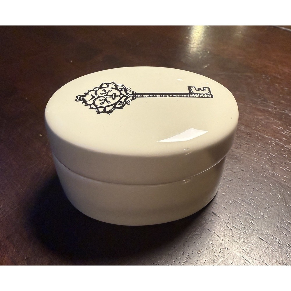 Cream Ceramic KEY Trinket Box 3" x 2" x 2" Excellent Condition Cute! Clean!